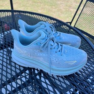 Hoka Clifton 9 women’s blue